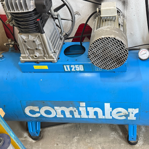 Compresseur d'atelier propre après nettoyage cryogénique