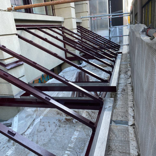 Structure métallique après nettoyage cryogénique et traitement en peinture anticorrosion 