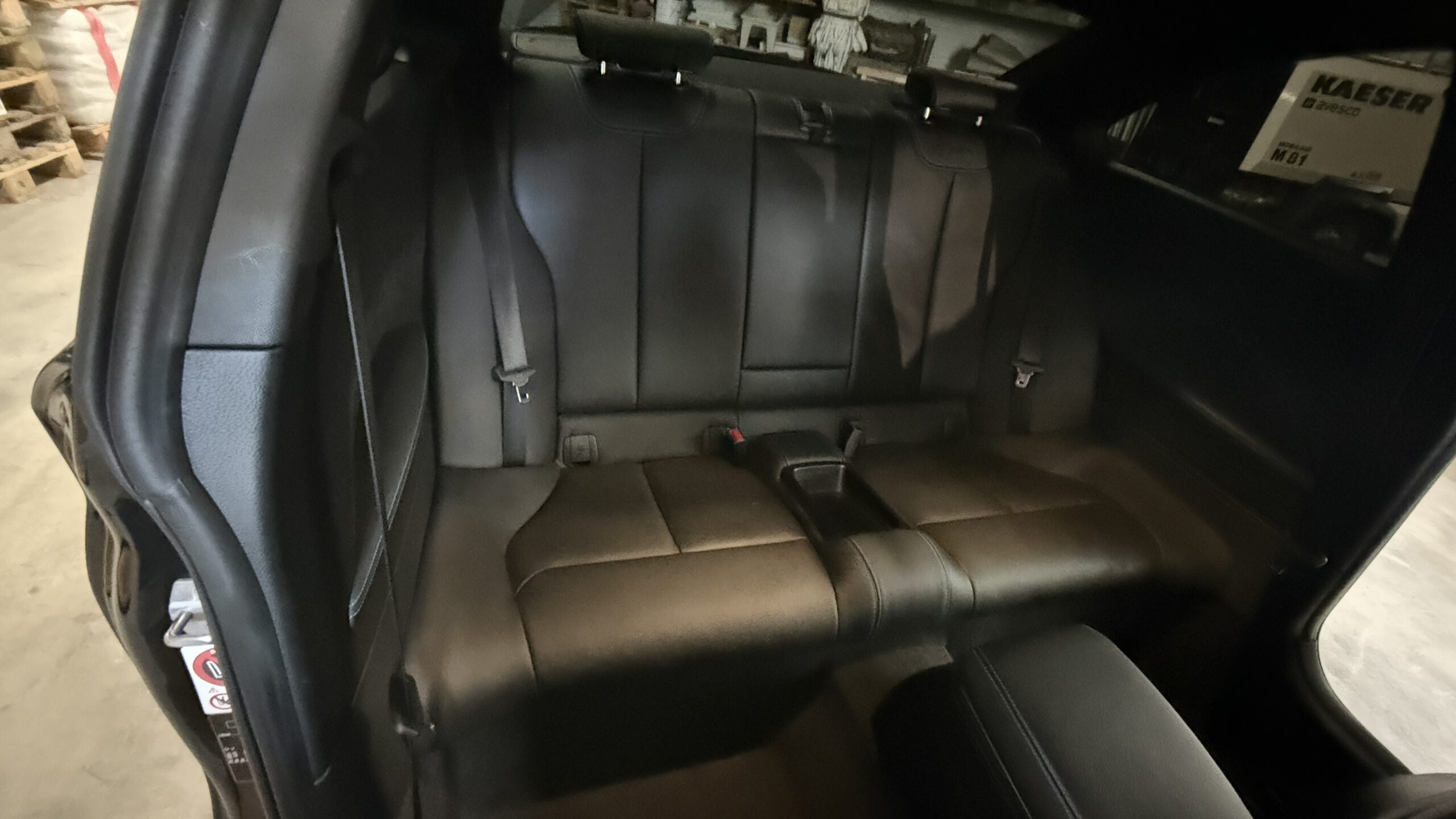 Nettoyage cryogénique habitacle cuir BMW, intervention sans produit chimique agressif
